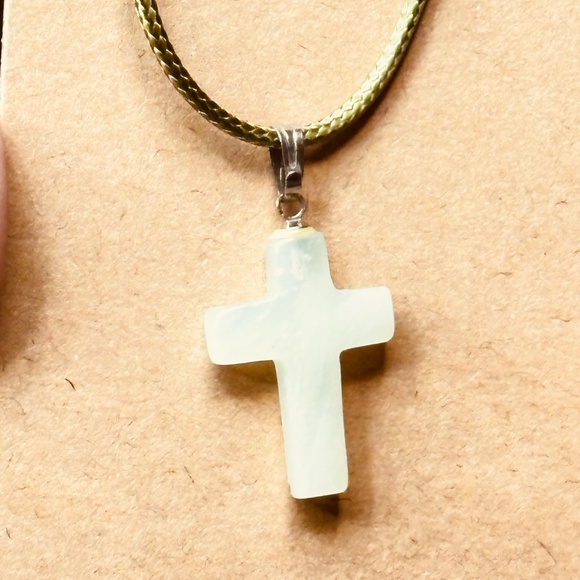 Green Chalcedony Carved Cross Pendant Pale Green EUC - Picture 7 of 9